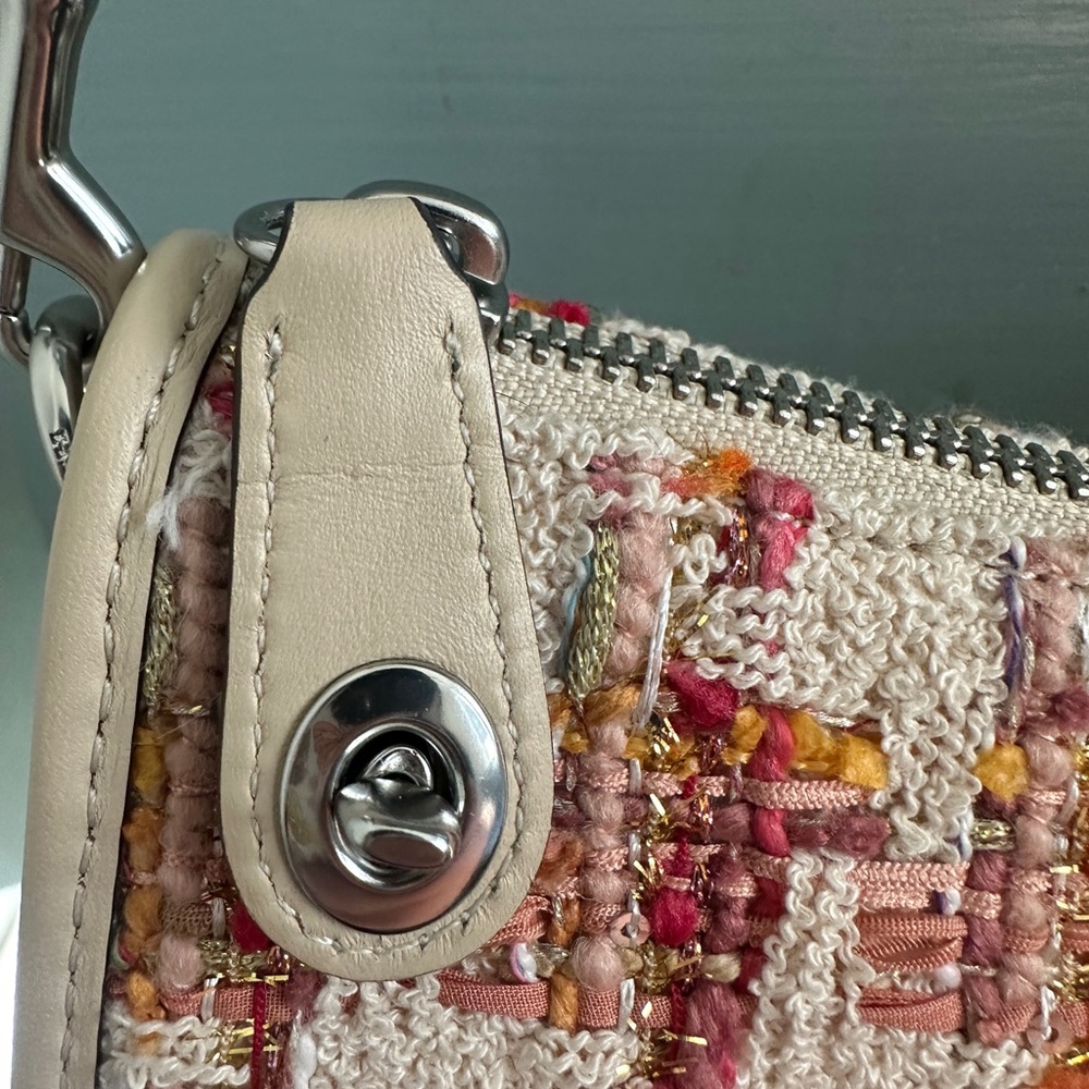 Coach Tweed Swinger 20 - Picture 5 of 9